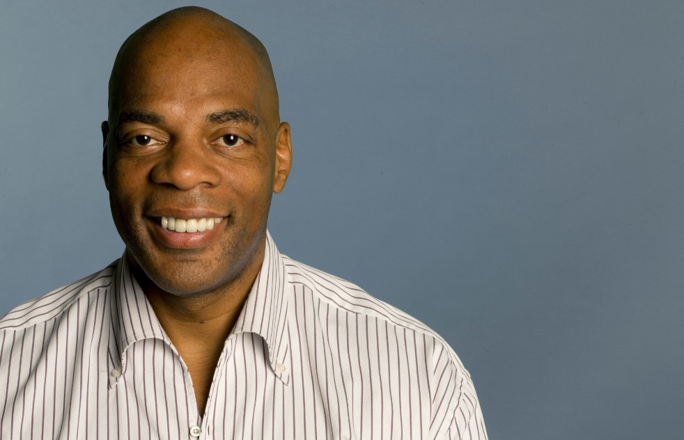 http://www.bestmoviecast.com/alonzo-bodden-heavy-lightweight-2019/