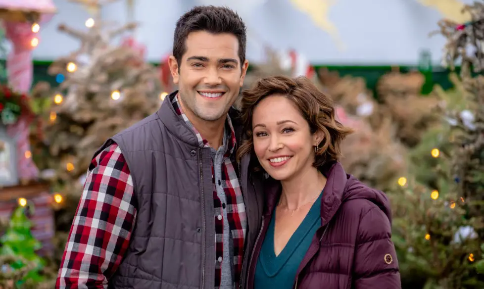 Christmas Under the Stars (2019) | Cast | And Everything You Need to Know