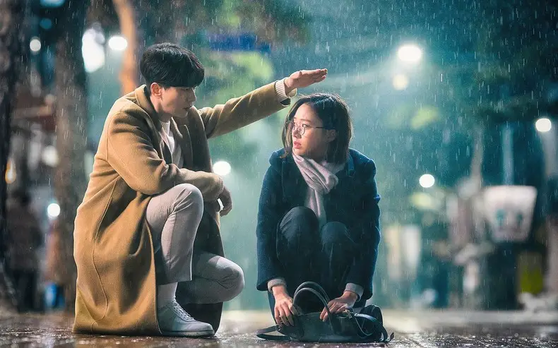 This is kinda interesting, the fact that the love triangle is between the two main characters, and an hologram of the main male character. Happy love month K-Drama fans. Check out the main teaser for new 'Netflix'- original K-drama 'My Holo Love' starring Yoon Hyun Min, Go Sung Hee, & more. Are You Human feels is here. Excited to see whom she falls in love with. It looks delicious.