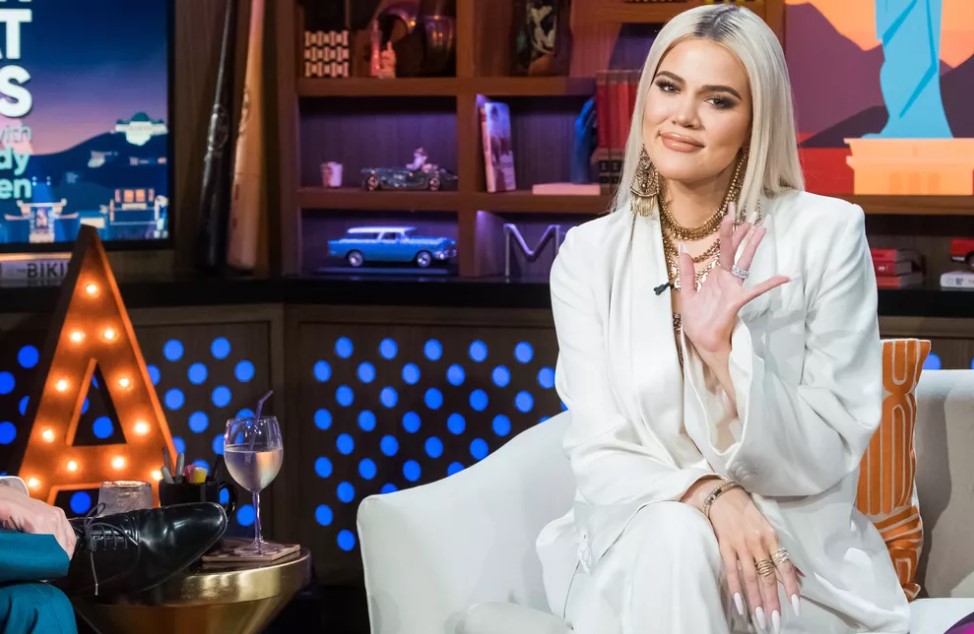 Khloe trying to force Chyna to tell her sexual encounters in the lawsuit, but she's one to talk. Khloé Kardashian “Twisted Love,” a six-part series that “explores what happens when love and affection spiral into a twisted web of extreme obsession and jealousy. We had such a great response to Twisted Sisters, that we created a new show called Twisted Love, which premieres Feb 3.
