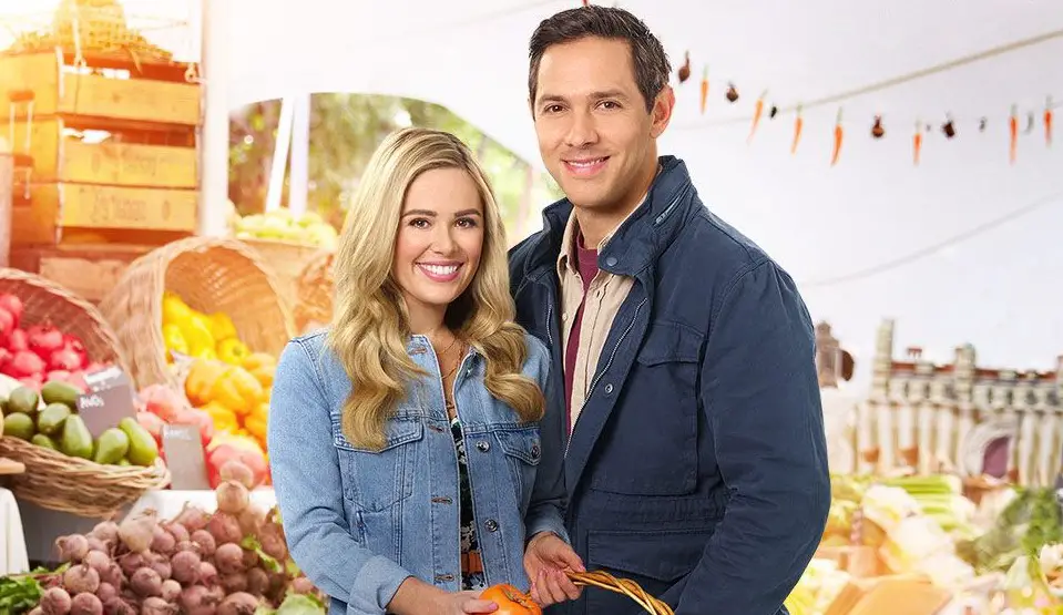 There's only one week left before YOU'RE BACON ME CRAZY premieres on Hallmark Channel. It’s way too early to get hit with a commercial for a Hallmark movie about two rival food truck owners who fall in love. Wonder what it was like on the set of the all new original Spring Fling movie You're Bacon Me Crazy? Take a look with Michael Rady & Natalie Hall & tweet during the premiere using #YoureBaconMeCrazy this Saturday at 9pm/8c! Based on Suzanne Nelson, Scholastic novel.
