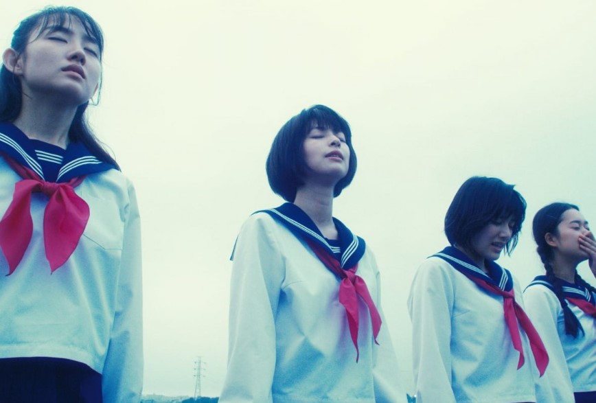 Director / Screenplay: Atsuko Sonoko x Starring: Kippei Shiina Netflix's original movie "Cry on the Loveless Forest" October 11, 2019 (Friday), worldwide exclusive distribution begins. Sono Sion's "The Forest of Love" arrives in deep cut version on April 30 on Netflix.