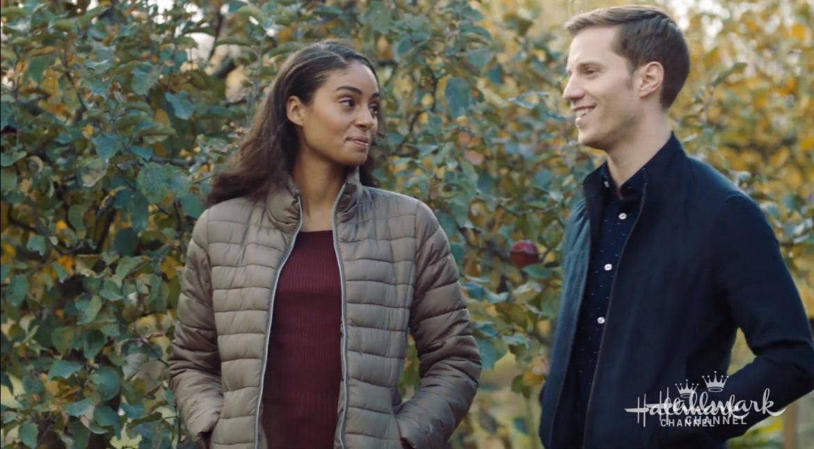 Love at Look Lodge (2020)