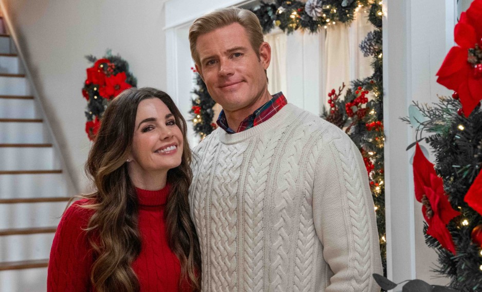 Mario Lopez Presents: Chasing Christmas Cast, Release Date & Updates